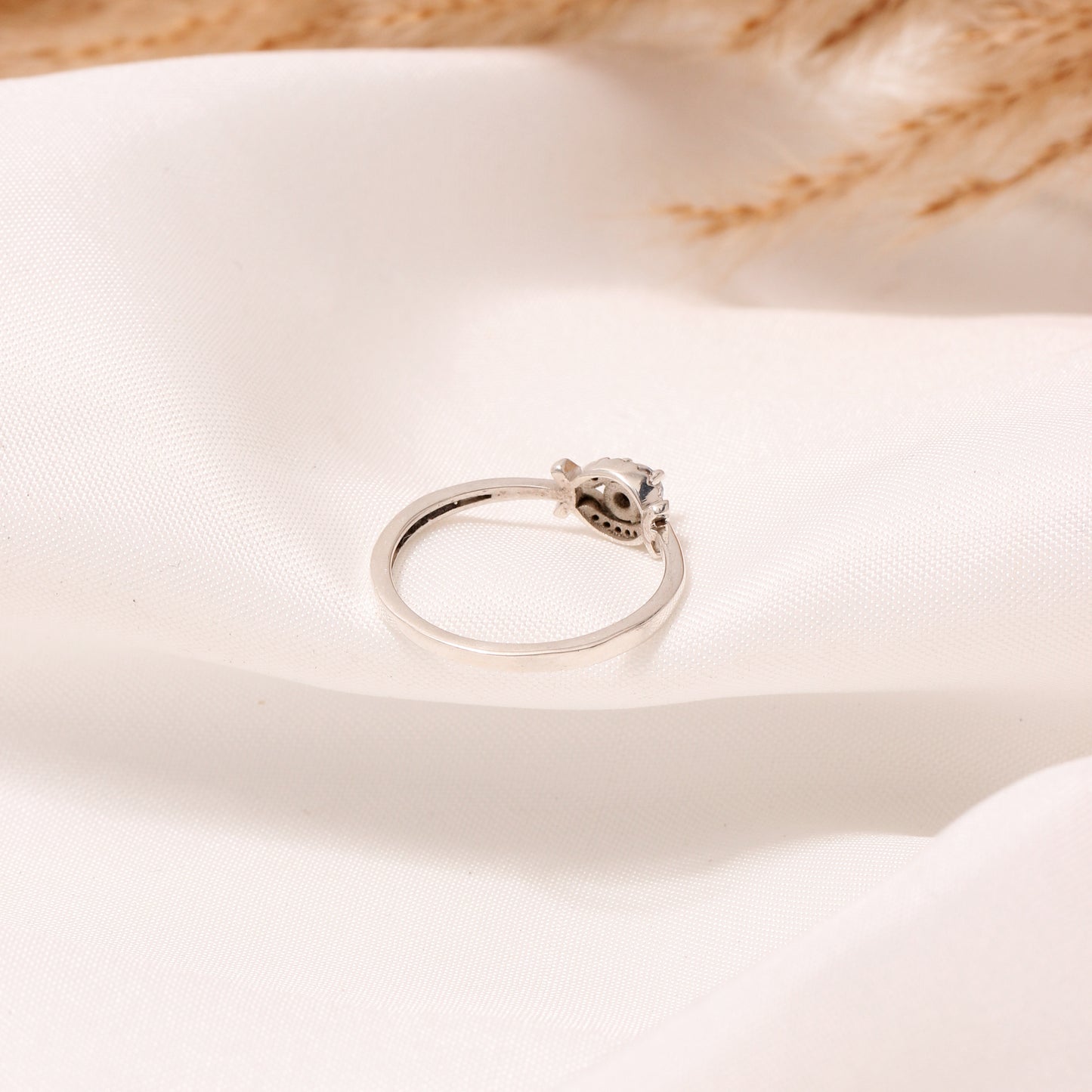 Dazzling 925 Sterling Silver White Zircon Gemstone Ring – Timeless Elegance