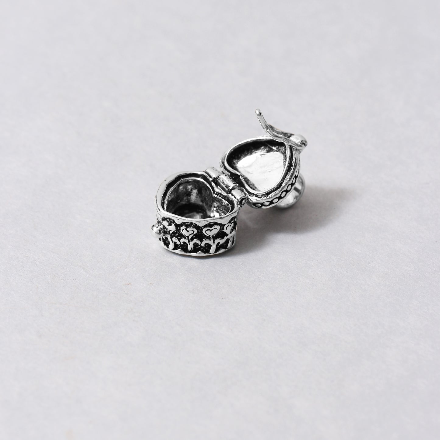 Sterling Silver Heart Box Keep seeking Pendant