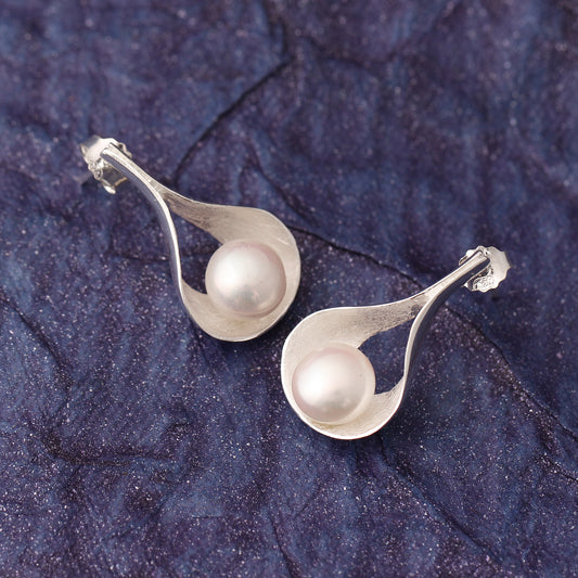 Calla Lily Pearl Earrings – Elegant 925 Sterling Silver Drop Earrings for Women