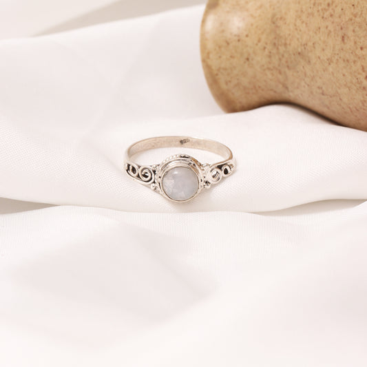 925 Sterling Silver Natural Moonstone Gemstone Ring – Ethereal Glow in Sterling Silver