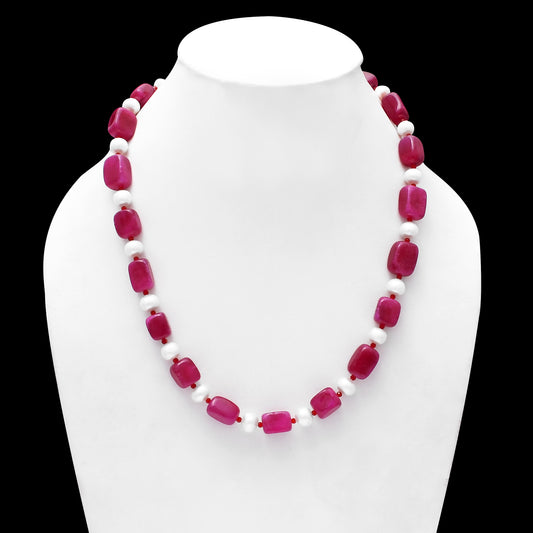 Ruby quartz and pearls beaded necklace upon dummy